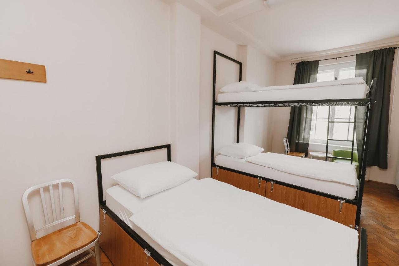 Party Hostel Zzz 류블랴나 외부 사진